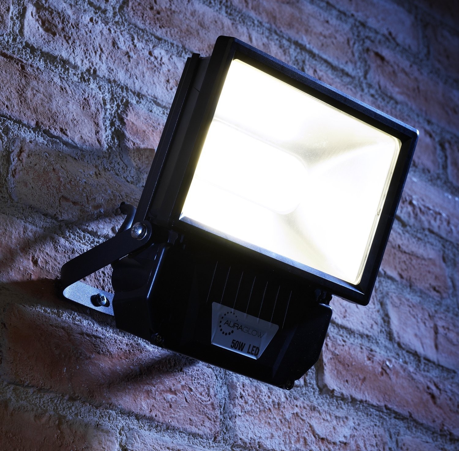 Прожектор в гараж. Прожектор Floodlight. Прожектор Floodlight SMD IP 66. Лампа для прожектора. Освещение участка прожекторами.